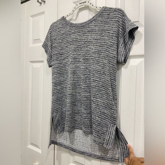 Bobeau stripes pattern slit side T-shirt size small - Picture 3 of 11